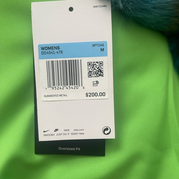 NwT Nike Sportswear Women's Oversized Faux Fur Jacket Plaid - Picture 9 of 9